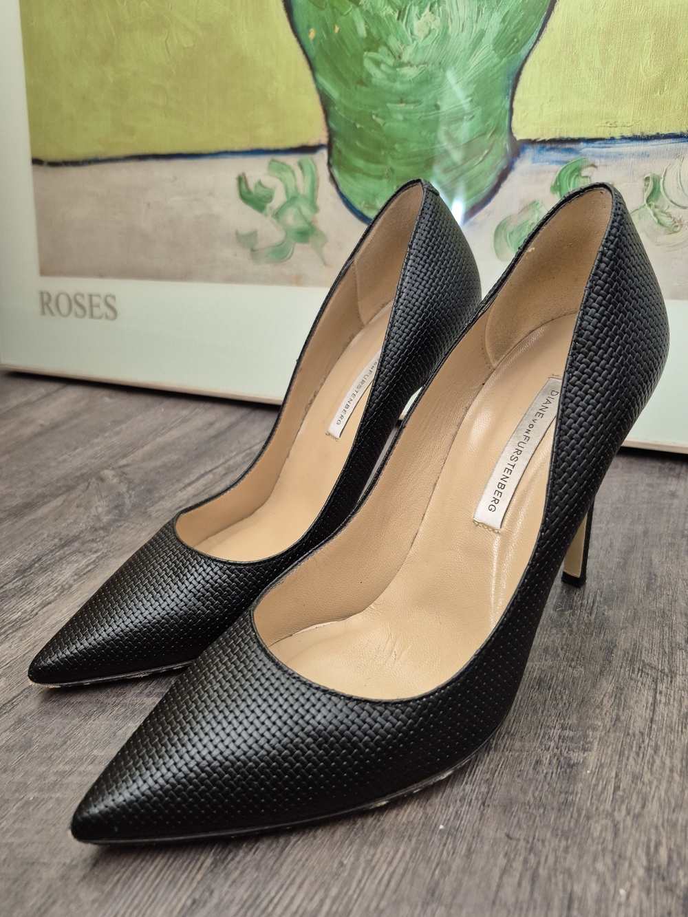 💕Diane von Furstenberg Black Textured Pointed Toe Pumps Size 8💕